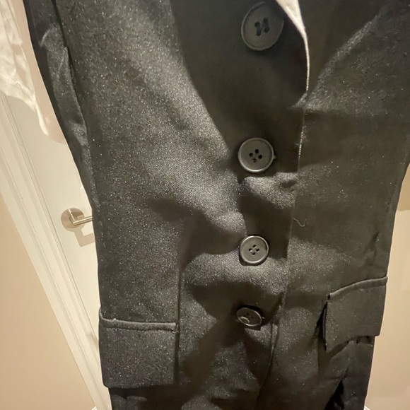 Black and white top - Picture 4 of 8